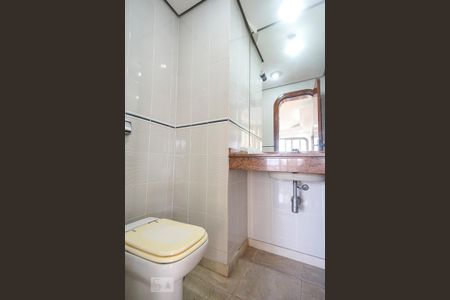 Casa de condomínio à venda com 520m², 4 quartos e 7 vagas Casa de condomínio à venda com 520m², 4 quartos e 7 vagasLavabo