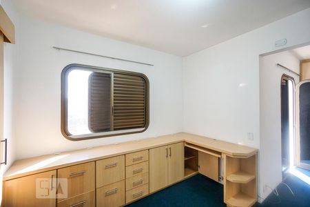 Casa de condomínio à venda com 520m², 4 quartos e 7 vagas Casa de condomínio à venda com 520m², 4 quartos e 7 vagasSuíte 04