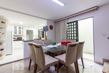 Sala de Estar de casa à venda com 4 quartos, 200m² em Jardim das Flores, Osasco