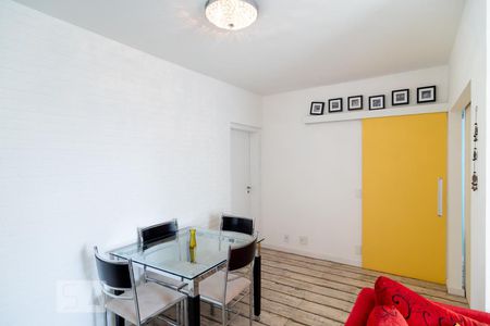 Sala de apartamento para alugar com 3 quartos, 74m² em Vila Gertrudes, São Paulo