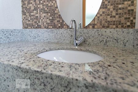 Lavabo de apartamento para alugar com 2 quartos, 80m² em Prado, Belo Horizonte