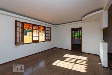 Sala 1 de casa para alugar com 4 quartos, 300m² em Floramar, Belo Horizonte