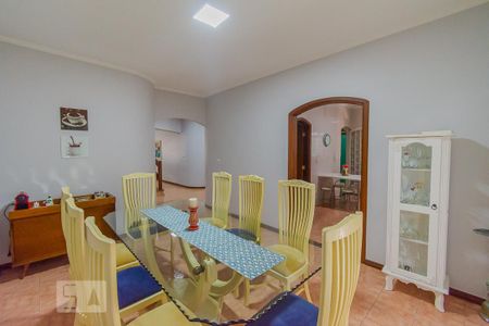 Casa à venda com 238m², 4 quartos e 4 vagas Casa à venda com 238m², 4 quartos e 4 vagasSala de Jantar