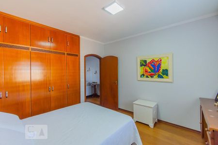 Casa à venda com 238m², 4 quartos e 4 vagas Casa à venda com 238m², 4 quartos e 4 vagasQuarto 1