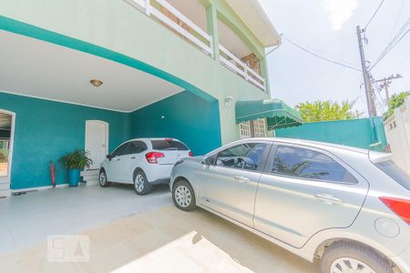Casa à venda com 238m², 4 quartos e 4 vagas Casa à venda com 238m², 4 quartos e 4 vagasGaragem