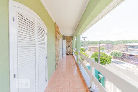 Casa à venda com 238m², 4 quartos e 4 vagas Casa à venda com 238m², 4 quartos e 4 vagasvaranda