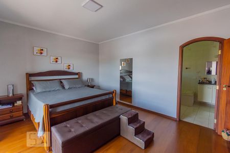 Casa à venda com 238m², 4 quartos e 4 vagas Casa à venda com 238m², 4 quartos e 4 vagasQuarto 4 - Suíte