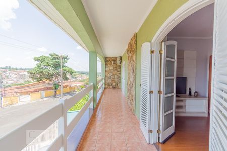 Casa à venda com 238m², 4 quartos e 4 vagas Casa à venda com 238m², 4 quartos e 4 vagasvaranda
