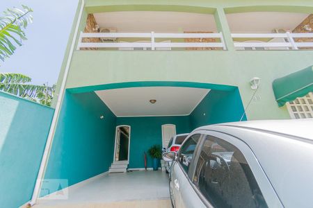 Casa à venda com 238m², 4 quartos e 4 vagas Casa à venda com 238m², 4 quartos e 4 vagasGaragem