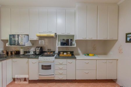 Casa à venda com 238m², 4 quartos e 4 vagas Casa à venda com 238m², 4 quartos e 4 vagasCozinha - Armários