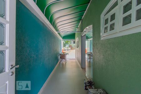 Casa à venda com 238m², 4 quartos e 4 vagas Casa à venda com 238m², 4 quartos e 4 vagasCorredor