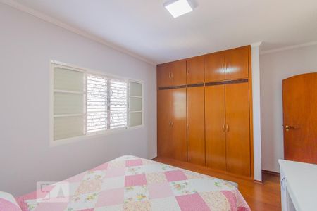 Casa à venda com 238m², 4 quartos e 4 vagas Casa à venda com 238m², 4 quartos e 4 vagasQuarto 2