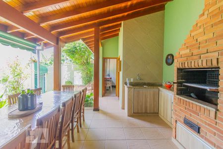 Casa à venda com 238m², 4 quartos e 4 vagas Casa à venda com 238m², 4 quartos e 4 vagasÁrea comum - Churrasqueira