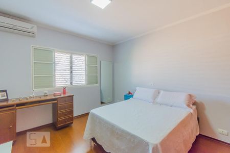 Casa à venda com 238m², 4 quartos e 4 vagas Casa à venda com 238m², 4 quartos e 4 vagasQuarto 1