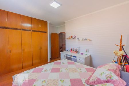 Casa à venda com 238m², 4 quartos e 4 vagas Casa à venda com 238m², 4 quartos e 4 vagasQuarto 2