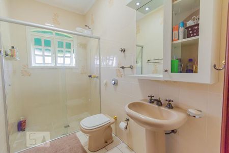 Casa à venda com 238m², 4 quartos e 4 vagas Casa à venda com 238m², 4 quartos e 4 vagasBanheiro Social