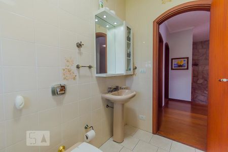 Casa à venda com 238m², 4 quartos e 4 vagas Casa à venda com 238m², 4 quartos e 4 vagasBanheiro Social