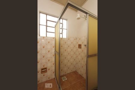 BANHEIRO de casa à venda com 2 quartos, 99m² em Vila Ipiranga, Porto Alegre