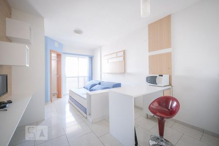 Sala de kitnet/studio para alugar com 1 quarto, 27m² em Centro, Curitiba