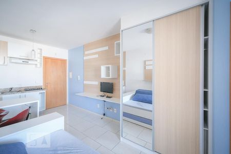 Quarto de kitnet/studio para alugar com 1 quarto, 27m² em Centro, Curitiba