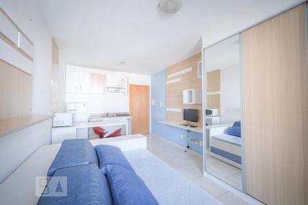 Sala de kitnet/studio para alugar com 1 quarto, 27m² em Centro, Curitiba