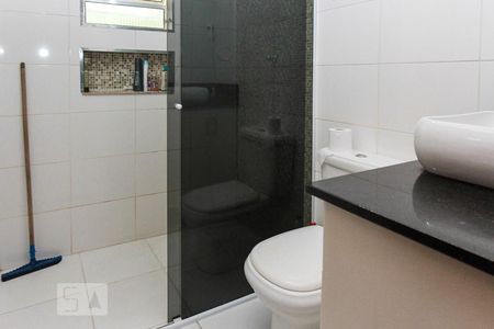 Banheiro de casa para alugar com 1 quarto, 50m² em Jardim Ipanema (cidade Líder), São Paulo
