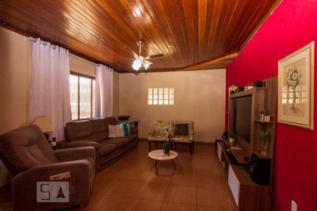 Sala de casa à venda com 2 quartos, 102m² em Vila Nova, Porto Alegre