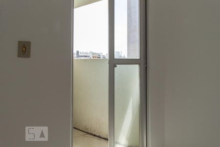 Sacada da sala de apartamento para alugar com 1 quarto, 33m² em Vila Izabel, Curitiba