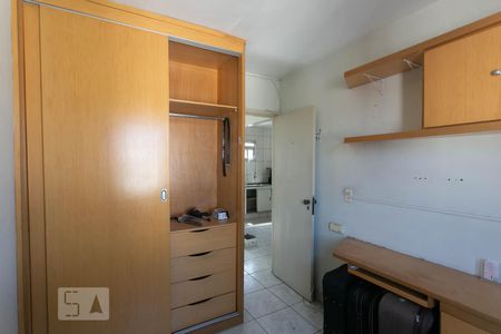 Quarto 1 de apartamento para alugar com 2 quartos, 53m² em Conjunto Residencial José Bonifácio, São Paulo