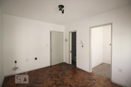 Sala de apartamento para alugar com 1 quarto, 34m² em Rubem Berta, Porto Alegre