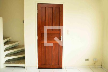 Sala de casa de condomínio para alugar com 2 quartos, 85m² em Jardim Barro Branco, Cotia