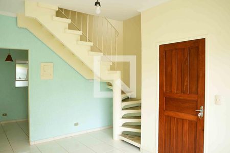 Sala de casa de condomínio para alugar com 2 quartos, 85m² em Jardim Barro Branco, Cotia