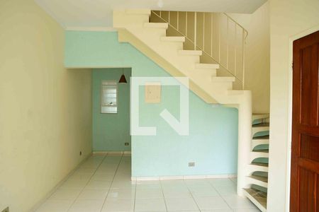 Sala de casa de condomínio para alugar com 2 quartos, 85m² em Jardim Barro Branco, Cotia