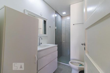 Banheiro de kitnet/studio para alugar com 1 quarto, 29m² em República, São Paulo