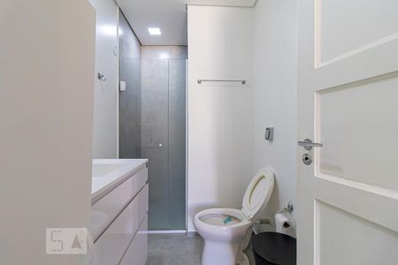 Banheiro de kitnet/studio para alugar com 1 quarto, 29m² em República, São Paulo