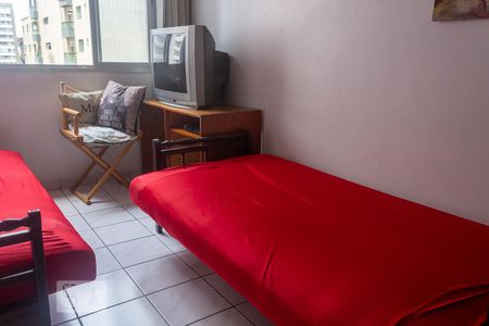 Detalhe sala de apartamento para alugar com 1 quarto, 47m² em Boqueirão, Praia Grande