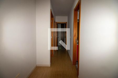 Corredor de apartamento para alugar com 3 quartos, 90m² em Passo da Areia, Porto Alegre