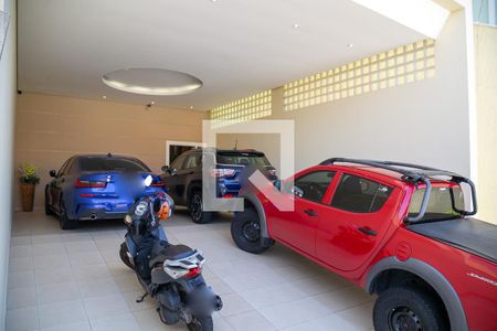 Garagem de casa à venda com 3 quartos, 400m² em Parque Renato Maia, Guarulhos