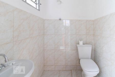 Banheiro de casa de condomínio para alugar com 1 quarto, 62m² em Vila Isolina Mazzei, São Paulo
