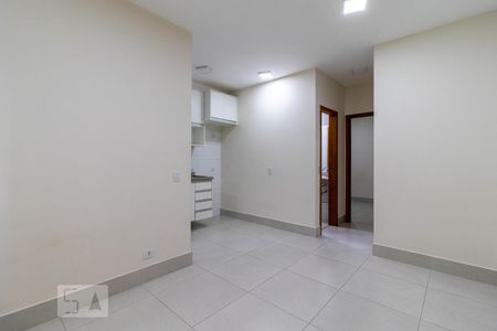 Sala de Estar de casa para alugar com 2 quartos, 46m² em Parque Peruche, São Paulo