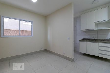 Sala de Estar de casa para alugar com 2 quartos, 46m² em Parque Peruche, São Paulo