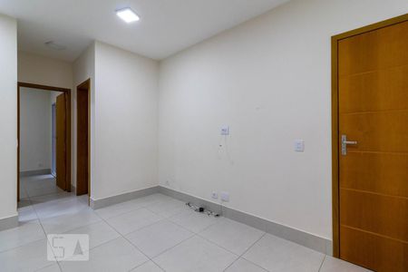 Sala de Estar de casa para alugar com 2 quartos, 46m² em Parque Peruche, São Paulo