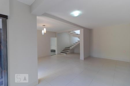 Casa à venda com 196m², 4 quartos e 3 vagas Casa à venda com 196m², 4 quartos e 3 vagasSalas