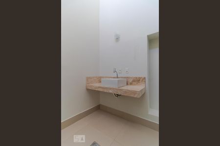 Casa à venda com 196m², 4 quartos e 3 vagas Casa à venda com 196m², 4 quartos e 3 vagasBanheiro da Suíte 02