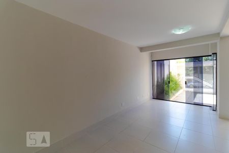 Casa à venda com 196m², 4 quartos e 3 vagas Casa à venda com 196m², 4 quartos e 3 vagasSalas