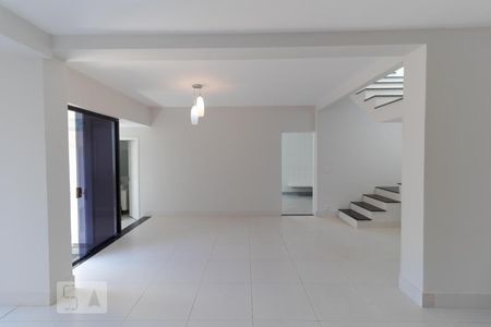 Casa à venda com 196m², 4 quartos e 3 vagas Casa à venda com 196m², 4 quartos e 3 vagasSalas