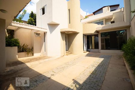 Casa à venda com 196m², 4 quartos e 3 vagas Casa à venda com 196m², 4 quartos e 3 vagasGaragem e Quintal