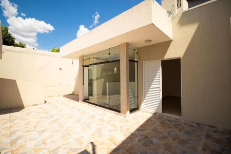 Casa à venda com 196m², 4 quartos e 3 vagas Casa à venda com 196m², 4 quartos e 3 vagasVaranda das Suítes e Sala Íntima