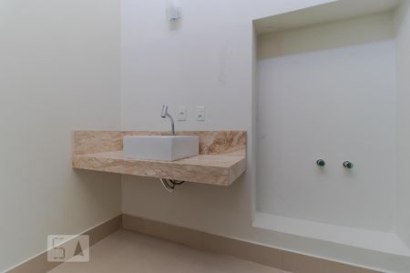 Casa à venda com 196m², 4 quartos e 3 vagas Casa à venda com 196m², 4 quartos e 3 vagasBanheiro da Suíte 02