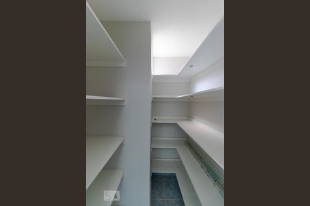 Casa à venda com 196m², 4 quartos e 3 vagas Casa à venda com 196m², 4 quartos e 3 vagasDespensa